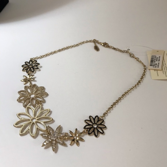 NWT Amrita Singh Gold Floral Statement Necklace - Picture 10 of 11